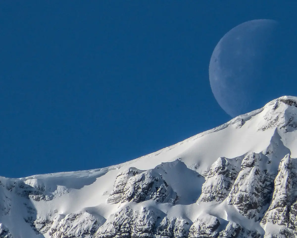 For instance, many people see the first quarter moon as a symbol of strength. The moon is moving towards its full brightness and is in the “yang” phase of its development. It is determined to get from where it is now to where it finally wants to be - the full moon.